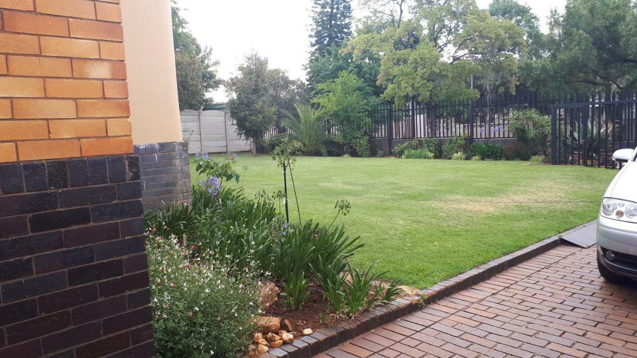 Signature@44 Bed & Breakfast Johannesburg Bagian luar foto