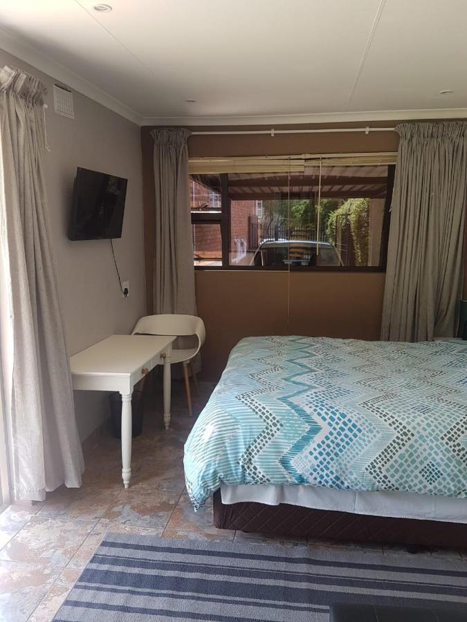 Signature@44 Bed & Breakfast Johannesburg Bagian luar foto